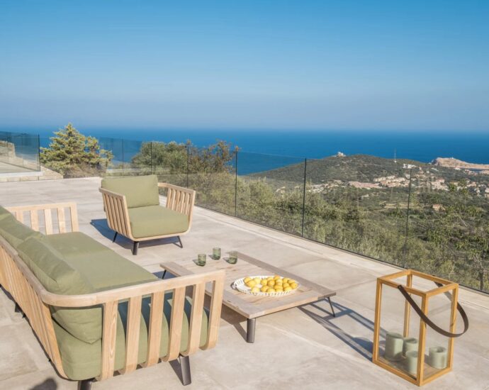 L’Île Rousse, Occiglioni, architect-designed villa, 6 bedrooms, pool, panoramic sea view.