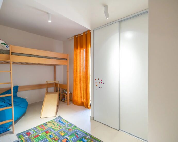 Cargèse, 2-Bedroom Apartment, Town Center, Walking Distance to the Beach, Sea View