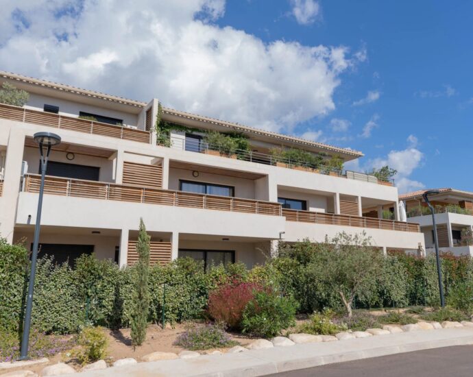 Lecci, appartement 3 chambres, terrasse, vue montagnes, proche plages Saint-Cyprien et Cala Rossa