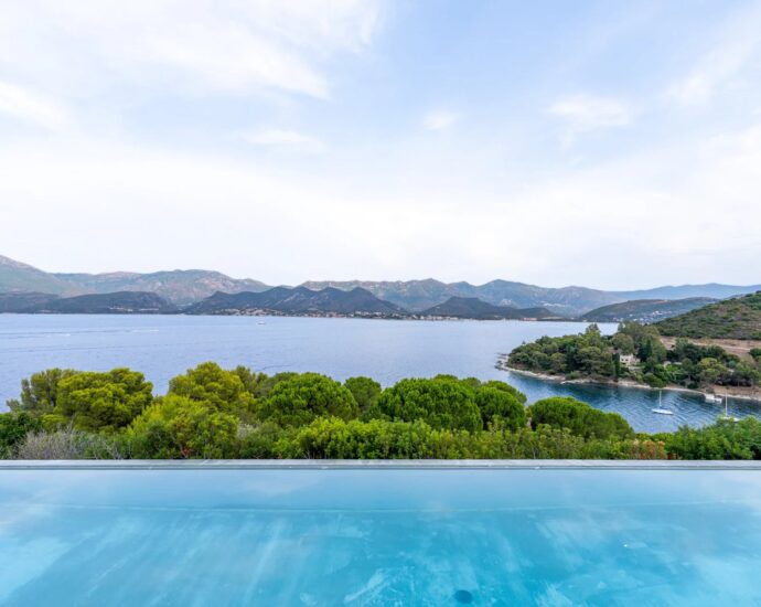 Saint-Florent, Villa contemporaine, 4 chambres, vue mer panoramique, piscine, domaine privé, plage à pieds