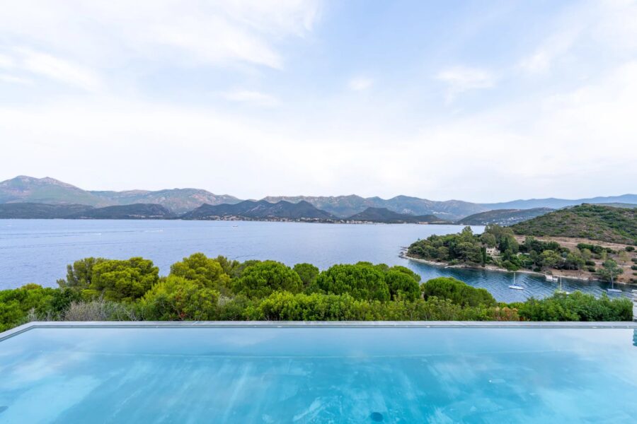 Saint-Florent, Villa contemporaine, 4 chambres, vue mer panoramique, piscine, domaine privé, plage à pieds