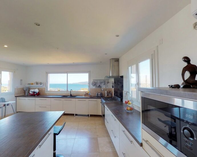 Propriano, villa 5 chambres, piscine et vue mer