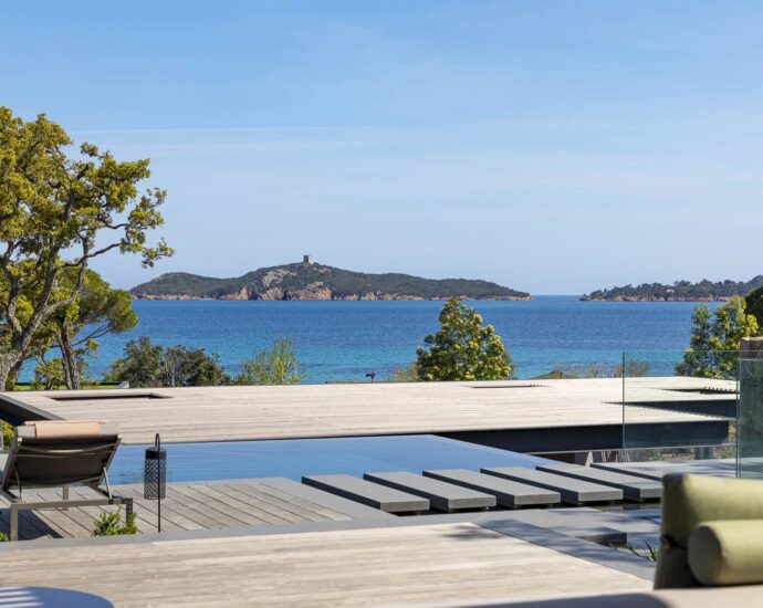 Arinella, 7 bedroom villa, waterfront, RL313 Benguerra