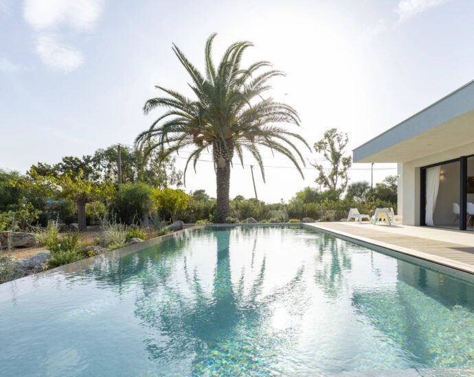 Saint-Cyprien, villa 5 chambres, piscine, pied dans l’eau