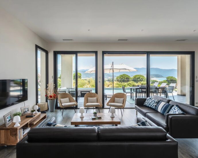 Villa d’architecte, 5 chambres, vue mer panoramique, piscine, plages à pied