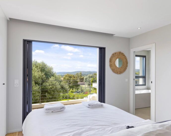 Porto-vecchio, villa 4 chambres, 1 dortoir enfants, piscine, vue mer, Villa Saviu