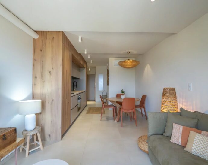 Cargèse, 2-Bedroom Apartment, Town Center, Walking Distance to the Beach, Sea View