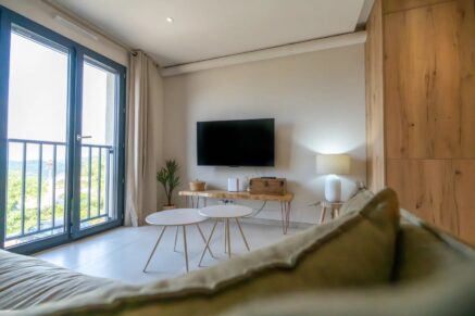 Cargèse, 2-Bedroom Apartment, Town Center, Walking Distance to the Beach, Sea View