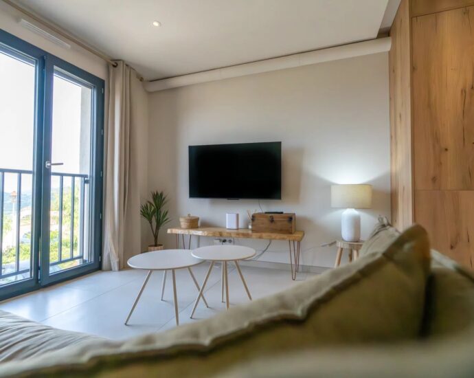 Cargèse, 2-Bedroom Apartment, Town Center, Walking Distance to the Beach, Sea View