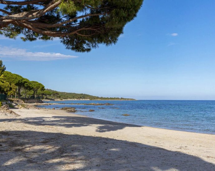 Arinella, 7 bedroom villa, waterfront, RL313 Benguerra