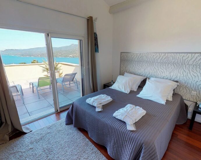 Propriano, villa 5 chambres, piscine et vue mer