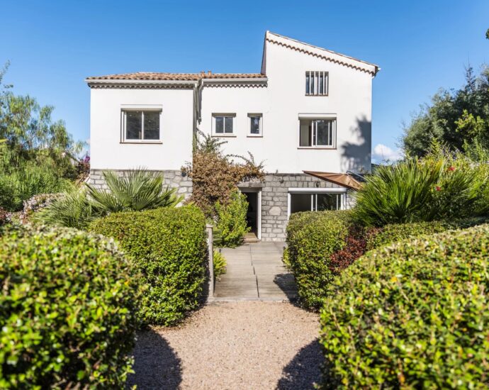 Porticcio, Rive Sud d’Ajaccio, Villa pieds dans l’eau, 5 Chambres, vue mer panoramique, accès plage à pied