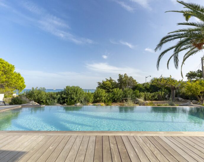 Saint-Cyprien, villa 5 chambres, piscine, pied dans l’eau