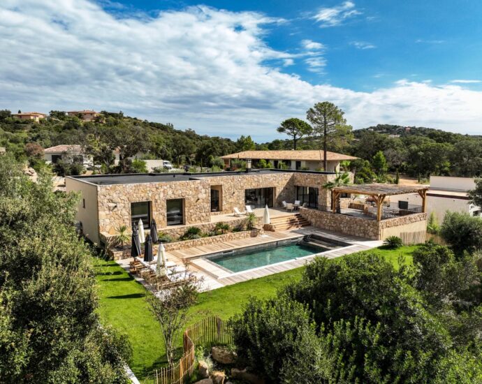 Lecci, near Saint Cyprien, Stone Bergerie-Style Villa, 4 Bedrooms, Pool, Close to the Beach