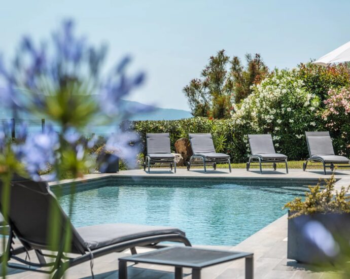 Villa d’architecte, 5 chambres, vue mer panoramique, piscine, plages à pied