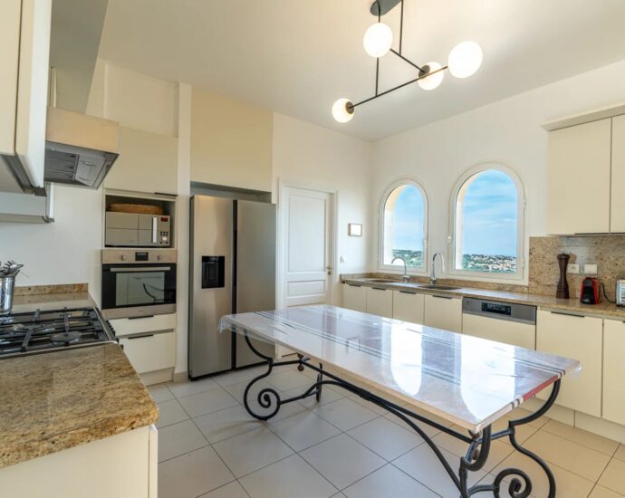 Calvi. 5-bedroom villa. panoramic sea view. heated pool. close to beaches.
