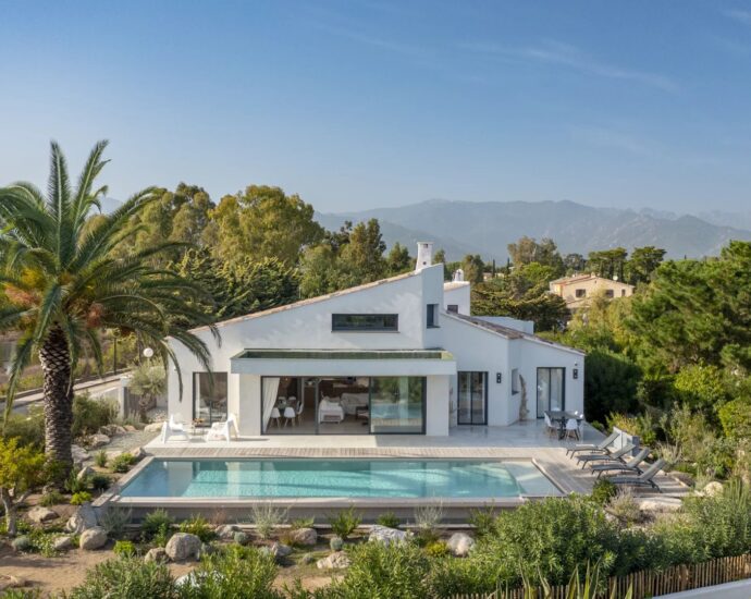 Saint-Cyprien, villa 5 chambres, piscine, pied dans l’eau