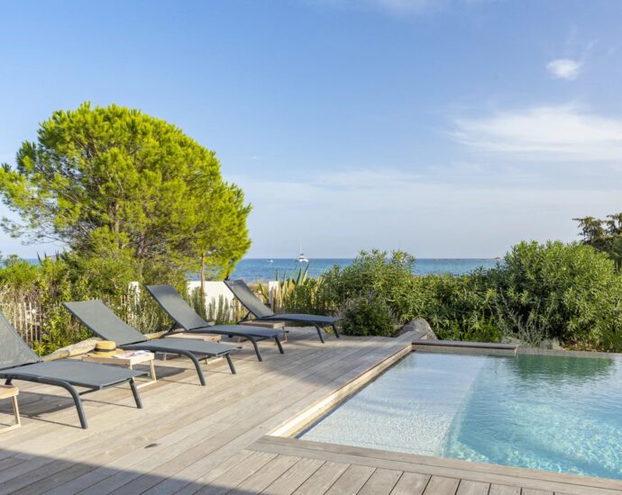 Saint-Cyprien, villa 5 chambres, piscine, pied dans l’eau