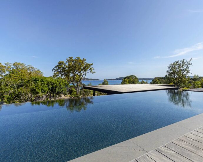 Arinella, 7 bedroom villa, waterfront, RL313 Benguerra