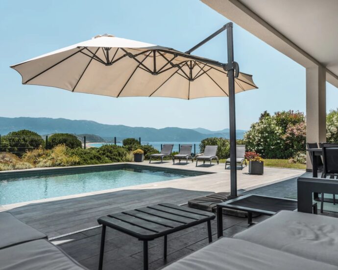 Villa d’architecte, 5 chambres, vue mer panoramique, piscine, plages à pied