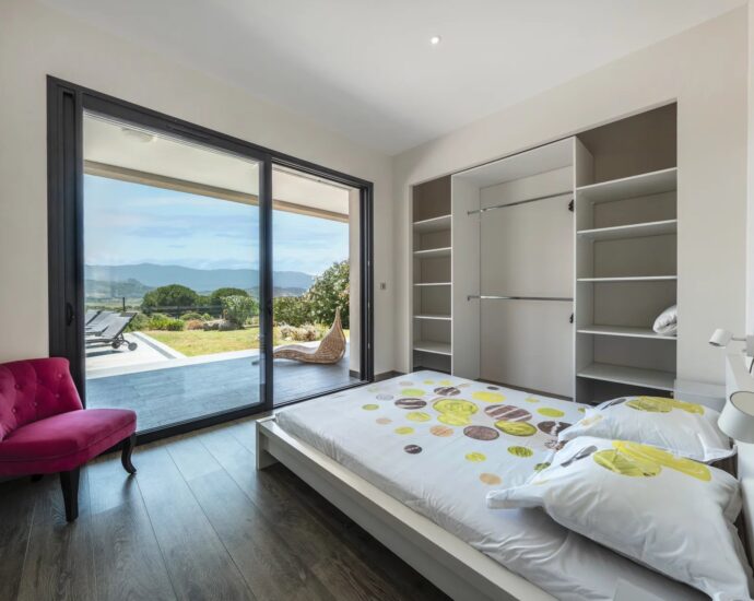 Villa d’architecte, 5 chambres, vue mer panoramique, piscine, plages à pied