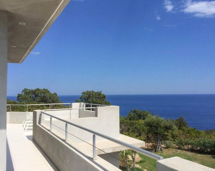 Exclusive listing, Tarco, Sea view, Villa, 8 bedrooms, heated swimming pool, fitness room, close to the beach