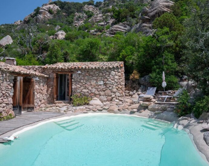 Porto-Vecchio, Palombaggia, bergerie avec piscine, 3 chambres, vue dégagée, proche plage