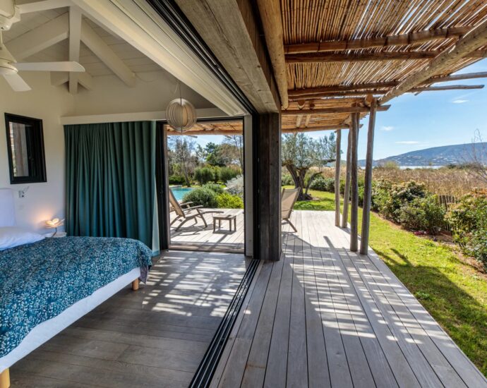 Cala Rossa beach, 5 rooms, pool, right on the water, RL351 Alzu di Cala Rossa