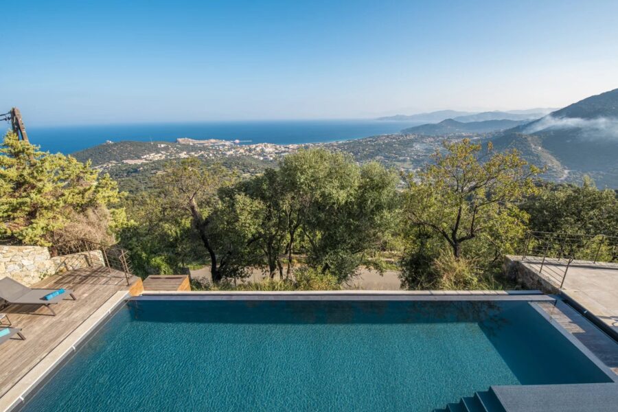 L’Île Rousse, Occiglioni, architect-designed villa, 6 bedrooms, pool, panoramic sea view.