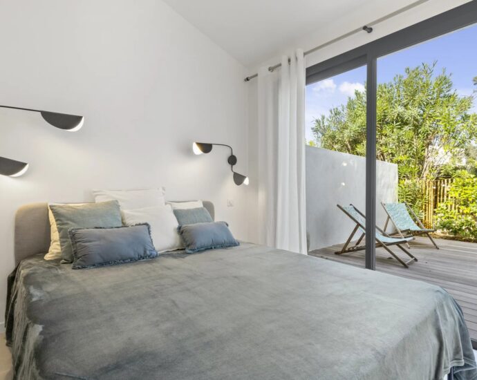 Saint-Cyprien, villa 5 chambres, piscine, pied dans l’eau