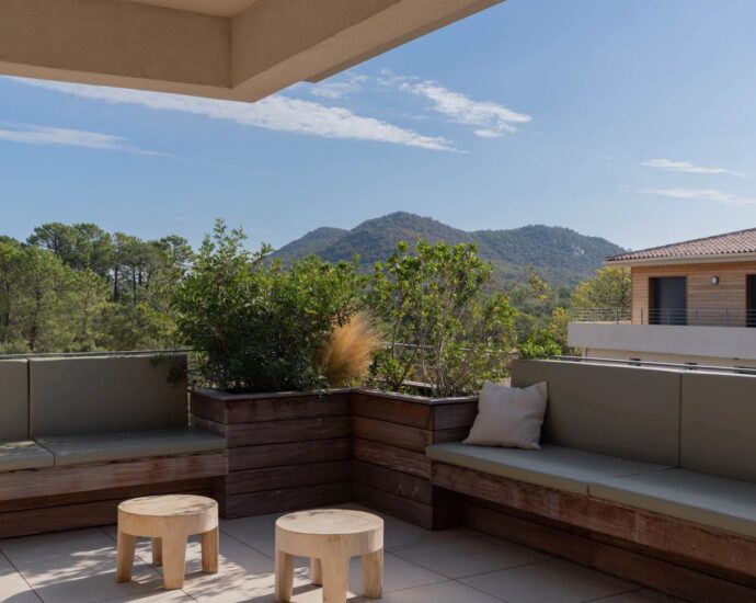 Lecci, appartement 3 chambres, terrasse, vue montagnes, proche plages Saint-Cyprien et Cala Rossa