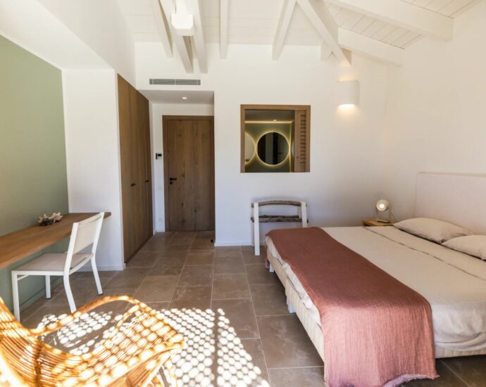 Cala Rossa beach, 5 rooms, pool, right on the water, RL351 Alzu di Cala Rossa