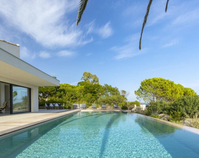 Saint-Cyprien, villa 5 chambres, piscine, pied dans l’eau