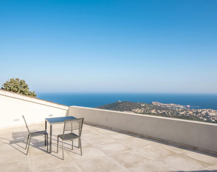L’Île Rousse, Occiglioni, architect-designed villa, 6 bedrooms, pool, panoramic sea view.