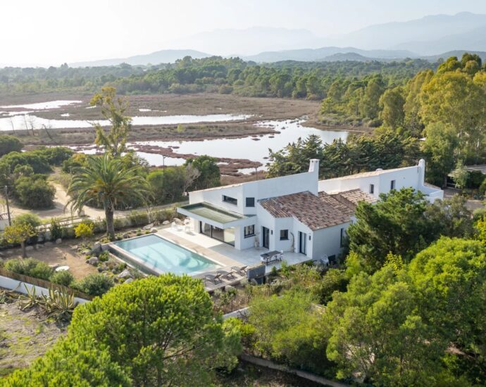 Saint-Cyprien, villa 5 chambres, piscine, pied dans l’eau