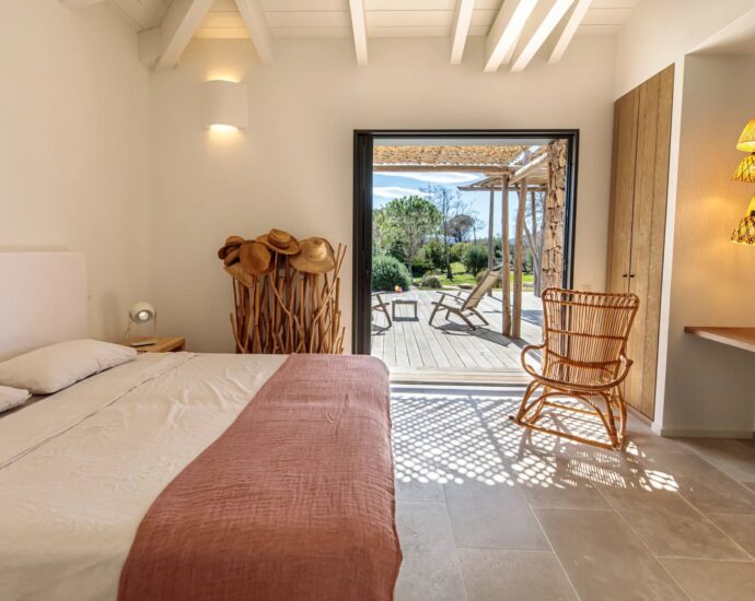 Cala Rossa beach, 5 rooms, pool, right on the water, RL351 Alzu di Cala Rossa
