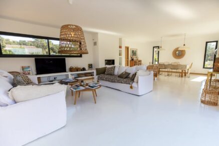 Lecci, near Saint Cyprien, Stone Bergerie-Style Villa, 4 Bedrooms, Pool, Close to the Beach