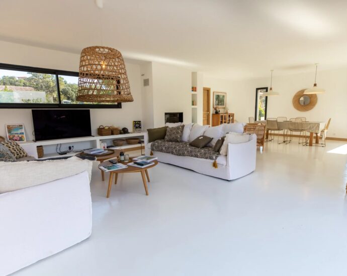 Lecci, near Saint Cyprien, Stone Bergerie-Style Villa, 4 Bedrooms, Pool, Close to the Beach