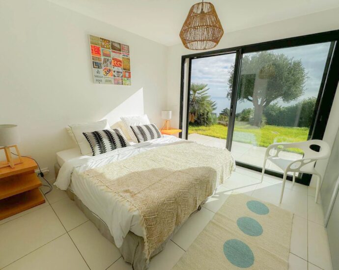 Exclusivité, Tarco, Villa vue mer,  8 chambres, piscine chauffée, salle de sport, proche plage