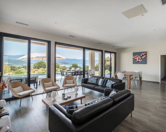 Villa d’architecte, 5 chambres, vue mer panoramique, piscine, plages à pied