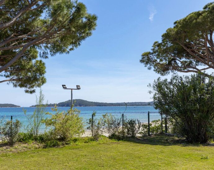 Arinella, 7 bedroom villa, waterfront, RL313 Benguerra