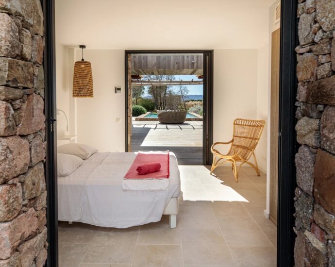 Cala Rossa beach, 5 rooms, pool, right on the water, RL351 Alzu di Cala Rossa