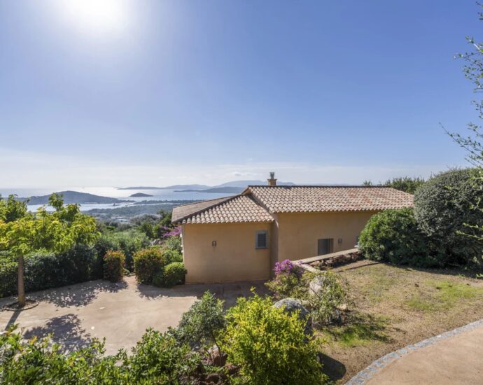 Porto -Vecchio, Arasu, Cirindinu, villa 3 chambres, piscine, vue mer panoramique, proche plage