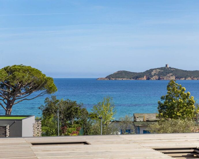 Arinella, 7 bedroom villa, waterfront, RL313 Benguerra