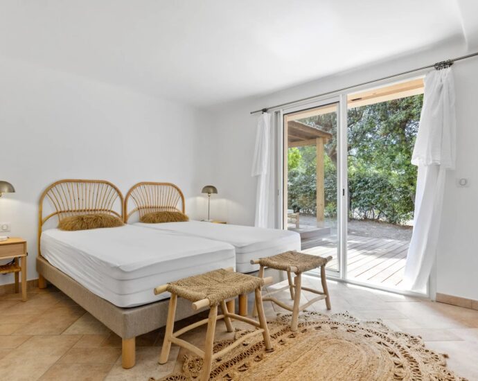 RL285 – Porto-Vecchio, Domaine de Cala Rossa, villa 5 chambres, piscine et plage à pied