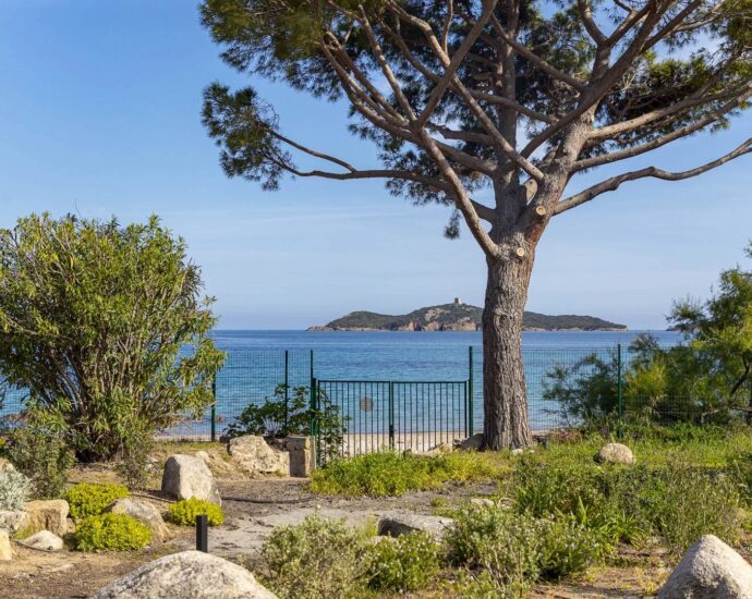 Arinella, 7 bedroom villa, waterfront, RL313 Benguerra