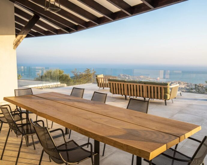 L’Île Rousse, Occiglioni, architect-designed villa, 6 bedrooms, pool, panoramic sea view.
