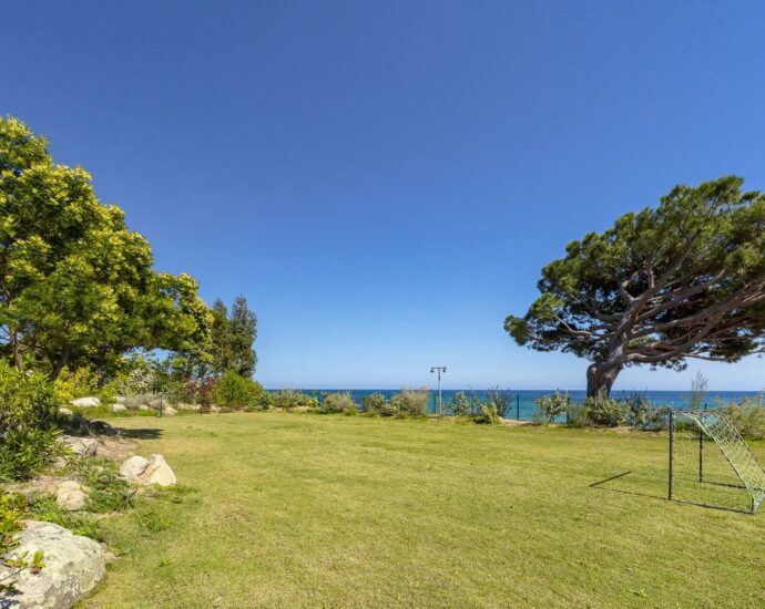 Arinella, 7 bedroom villa, waterfront, RL313 Benguerra