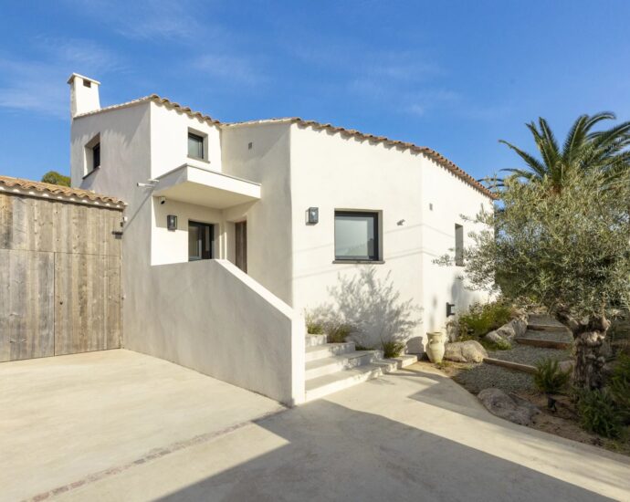 Saint-Cyprien, villa 5 chambres, piscine, pied dans l’eau