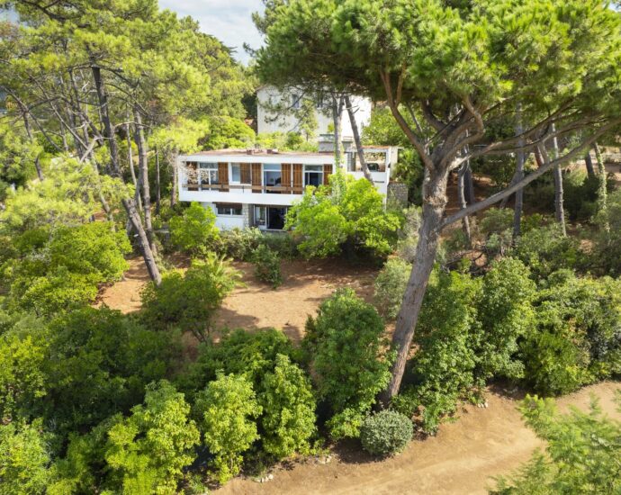 Rive Sud d’Ajaccio, Domaine de la Pointe, villa à rénover, 6 chambres, vue mer, domaine privé, plage à pied